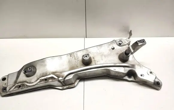 Volvo XC90 Fender mounting bracket 31391777 AD7Q12