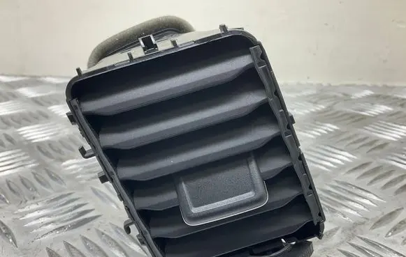 Volkswagen Golf Sportsvan Dash center air vent grill 510815735A 510815727A