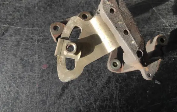 Daihatsu Terios Power steering pump mounting bracket 