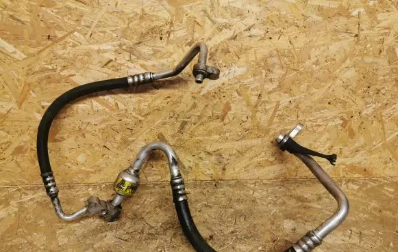 Opel Signum Air conditioning (A/C) pipe/hose 24402590