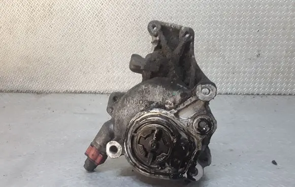 Land Rover Freelander 2 - LR2 Vacuum pump D171B1A