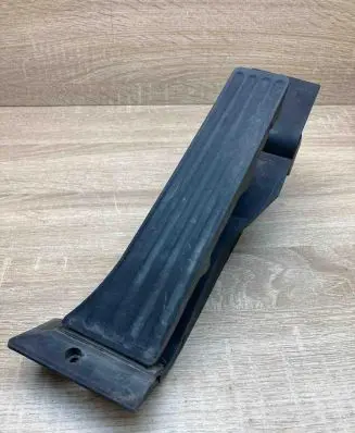 BMW 7 E65 E66 Accelerator throttle pedal 6772645 25916010