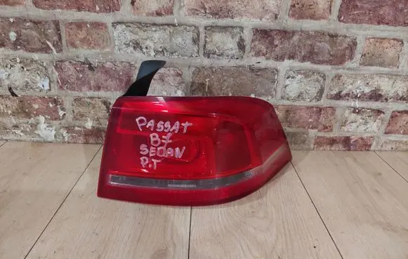Volkswagen PASSAT B7 Rear/tail lights