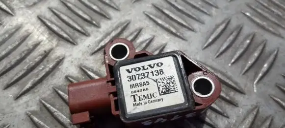 Volvo V50 Airbag deployment crash/impact sensor 30737138 8840a6