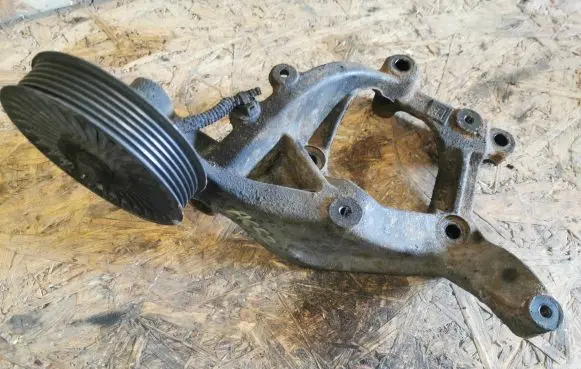 Opel Signum A/C compressor mount bracket 24469642