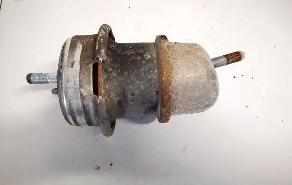 Engine mount bracket