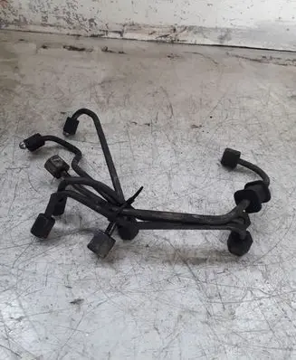 KIA Sorento Fuel injector supply line/pipe 