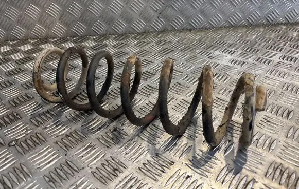 Volkswagen Golf IV Rear coil spring