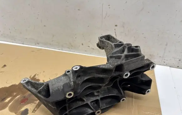 BMW 5 GT F07 Engine mounting bracket 67802639
