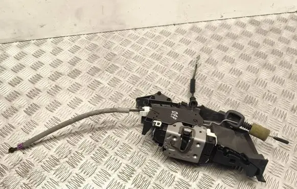 Mercedes-Benz C W204 Front door lock A2047200635