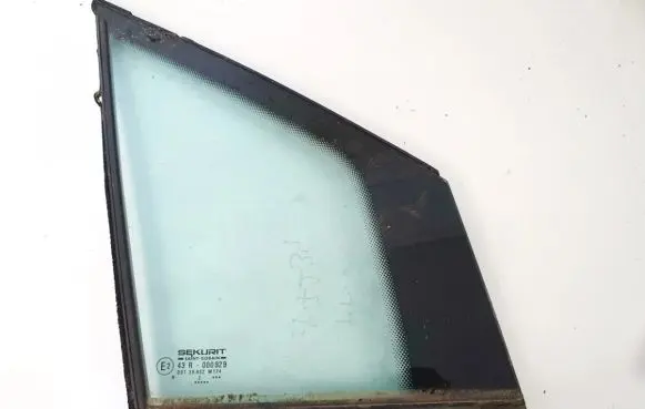 Fiat Ulysse Front door vent window glass four-door 
