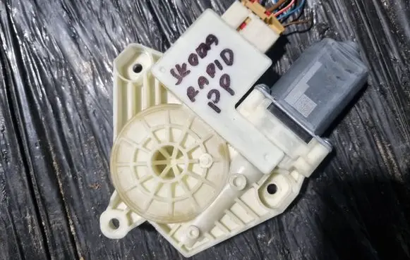 Skoda Rapid (NH) Front door electric window regulator 5JA959812J