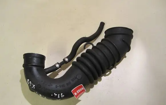 Audi A4 S4 B5 8D Air intake hose/pipe 058133356A