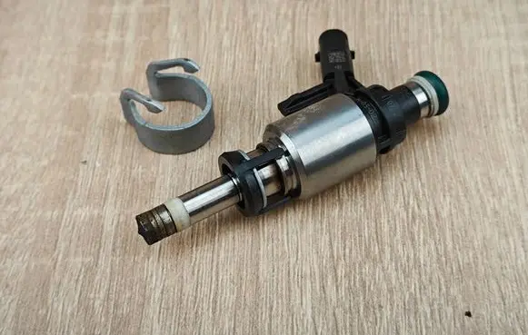 Audi A4 S4 B9 Fuel injector 06L906036K