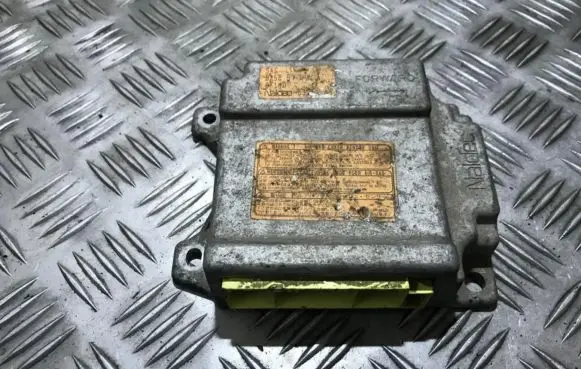 Mazda 323 F Airbag control unit/module b25e57k30a