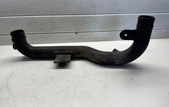 Volkswagen PASSAT B5 Intercooler hose/pipe 8D0145840M