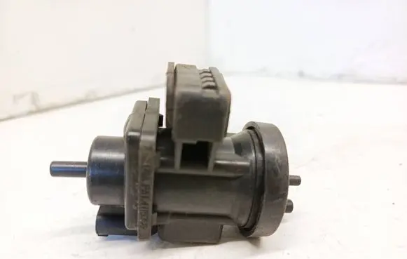 Mercedes-Benz S W220 Turbo solenoid valve A0005450427