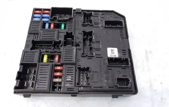 Nissan X-Trail T32 Fuse module 284B74CE0A 6757148685 58C011F01