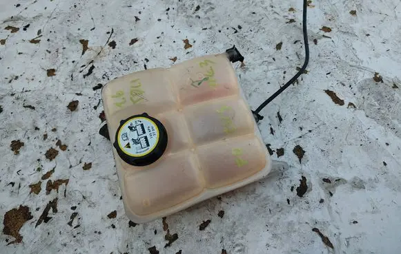 Ford Focus Coolant expansion tank/reservoir 