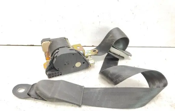 Mazda 626 Front seatbelt 00056715 GE5ALH