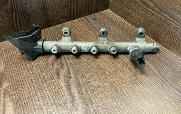 Renault Laguna II Fuel main line pipe 0445214025 8200023961