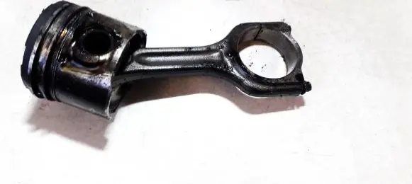 Ford Focus C-MAX Piston with connecting rod