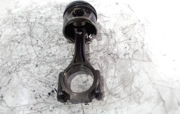 Volkswagen PASSAT B6 Piston with connecting rod 038J