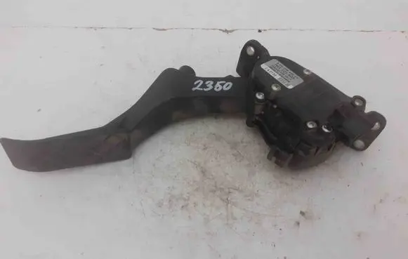 Accelerator throttle pedal