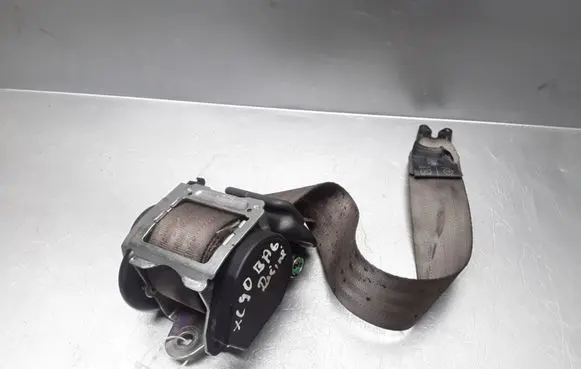 Volvo XC90 Third row seat belt 