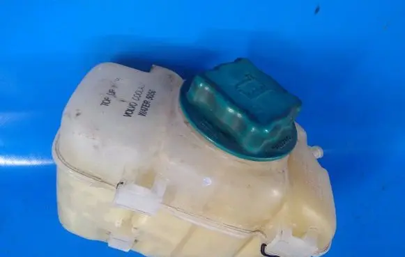 Volvo XC90 Coolant expansion tank/reservoir 30760100