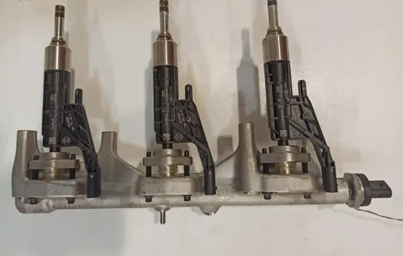 BMW 1 F20 F21 Fuel injector 7639975