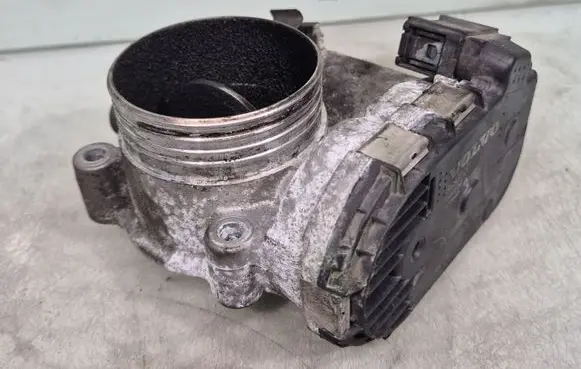 Volvo V70 Throttle valve 8692720