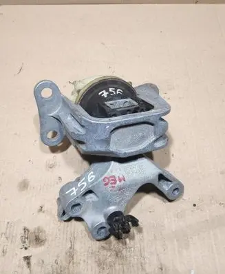 Engine mount vacuum valve