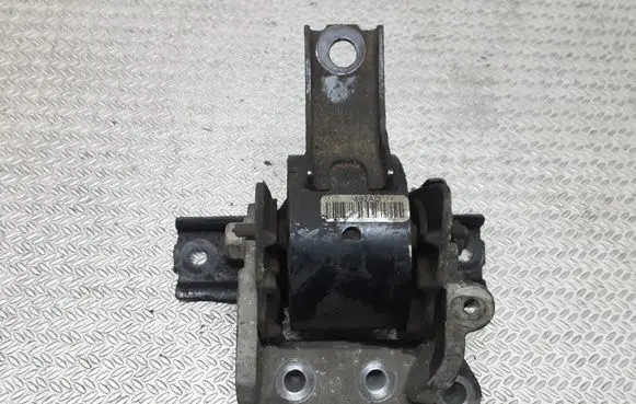Dodge Caliber Engine mount bracket