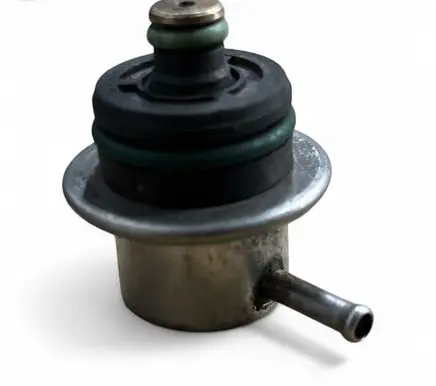Volkswagen Polo III 6N 6N2 6NF Fuel pressure regulator 0280160557 037133035C
