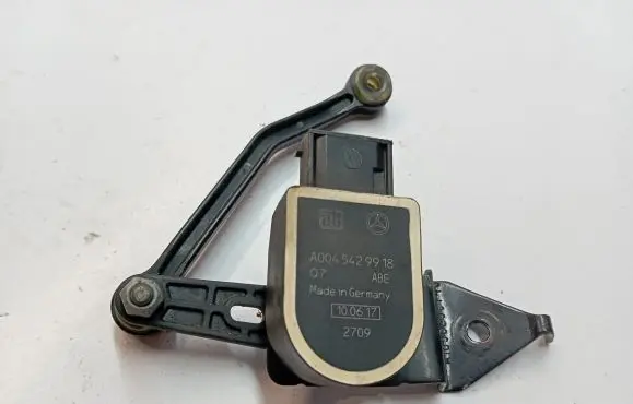 Mercedes-Benz GLE (W166 - C292) Air suspension front height level sensor A0045429918