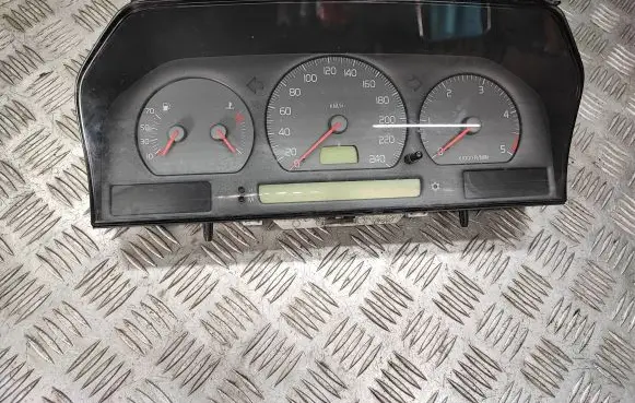 Volvo V70 Speedometer (instrument cluster) 9168144