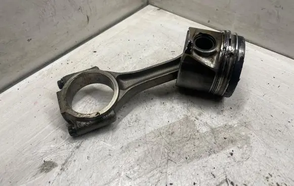 Piston with connecting rod