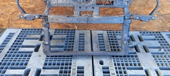 Volkswagen Polo Radiator support slam panel