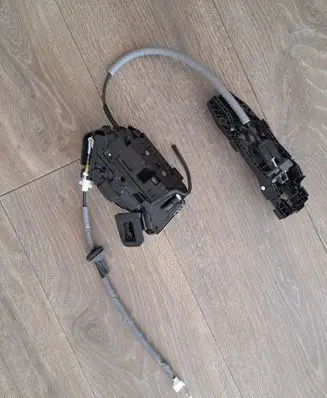 Volkswagen Golf VII Coupe door lock (next to the handle) 45330180 5N0839885H