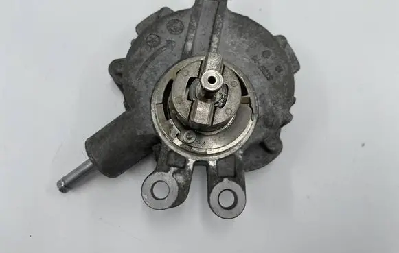 Toyota Avensis T270 Vacuum pump 293000T020