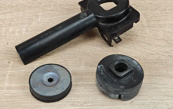 Audi A7 S7 4G Radiator mount bracket 4G0805201 4H0121276