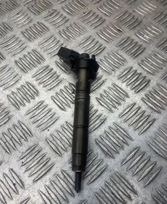 Mercedes-Benz E W211 Fuel injector A6420700587 060510 0445115027