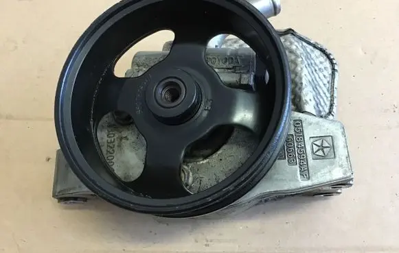 Chrysler Town & Country V Power steering pump 05184594AF 680787695AA 0515710AD