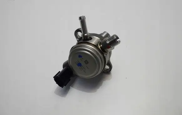 Suzuki SX4 S-Cross Fuel injection high pressure pump 1521053S01