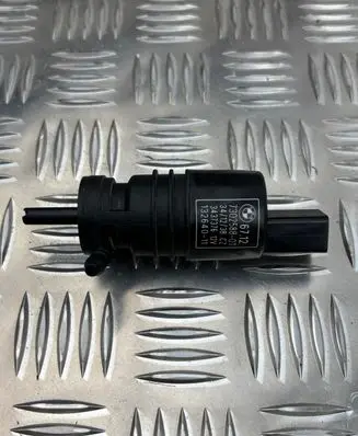 BMW X1 E84 Windscreen/windshield washer pump 7302588 3437376 13264011