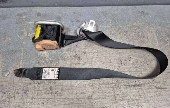 Mitsubishi Outlander Front seatbelt