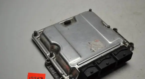 Opel Vivaro Engine control unit/module 8200118526 0281010632