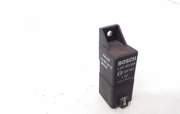 Skoda Octavia Mk2 (1Z) Glow plug pre-heat relay 038907281D 0281003038