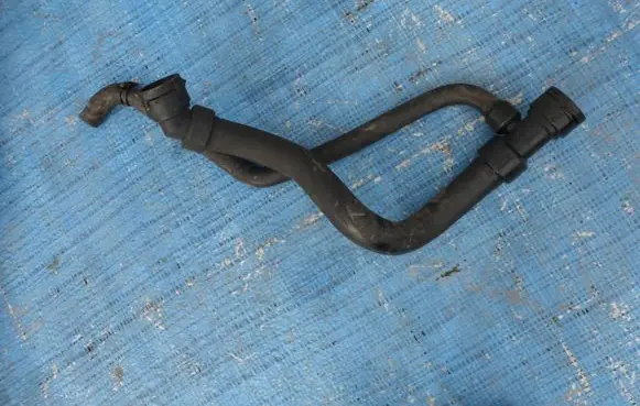 Audi A4 S4 B5 8D Engine coolant pipe/hose